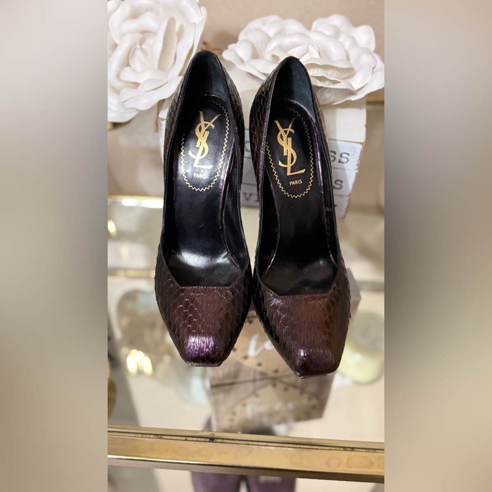 Saint Laurent Brown Textured Pointed-Toe Pumps with Subtle Purple Sheen - Picture 3 of 14